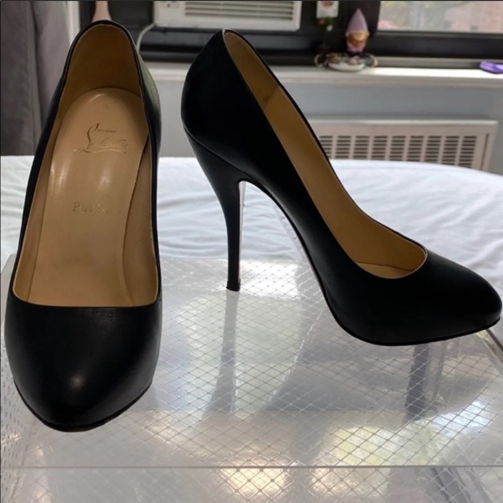 Christian Louboutin black round toe pumps *SALE*
